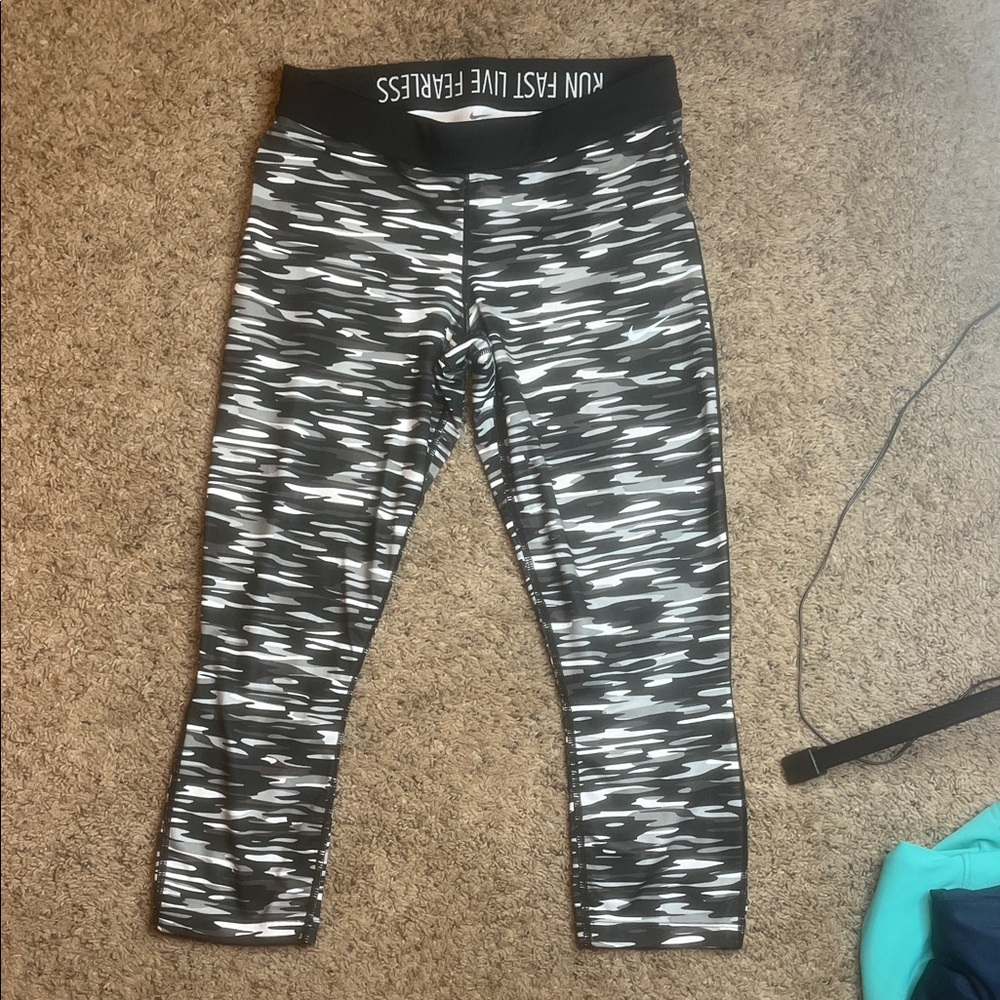 Nike dri-fit Capri length running pants